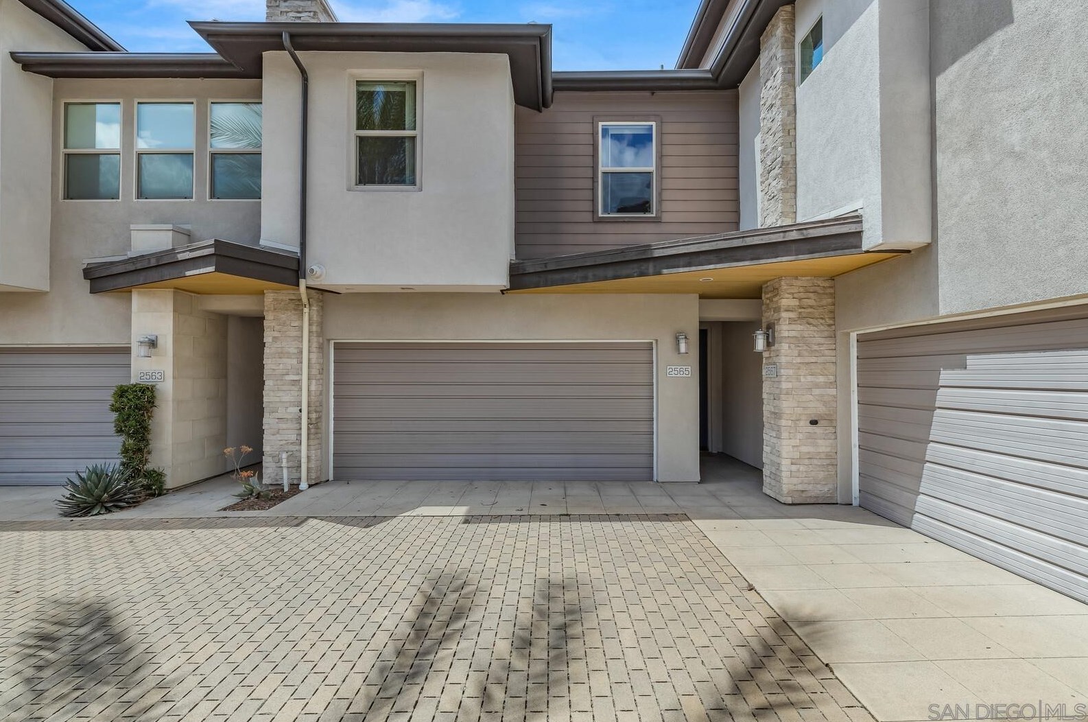 2565 Aperture Cir, San Diego, CA 92108-2627