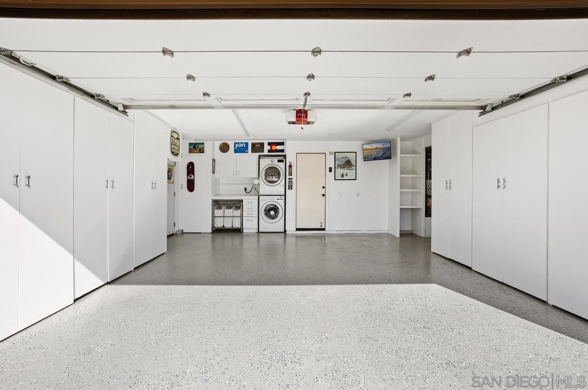 1876 Burnt Maple Way, Vista CA  92081-7357 exterior