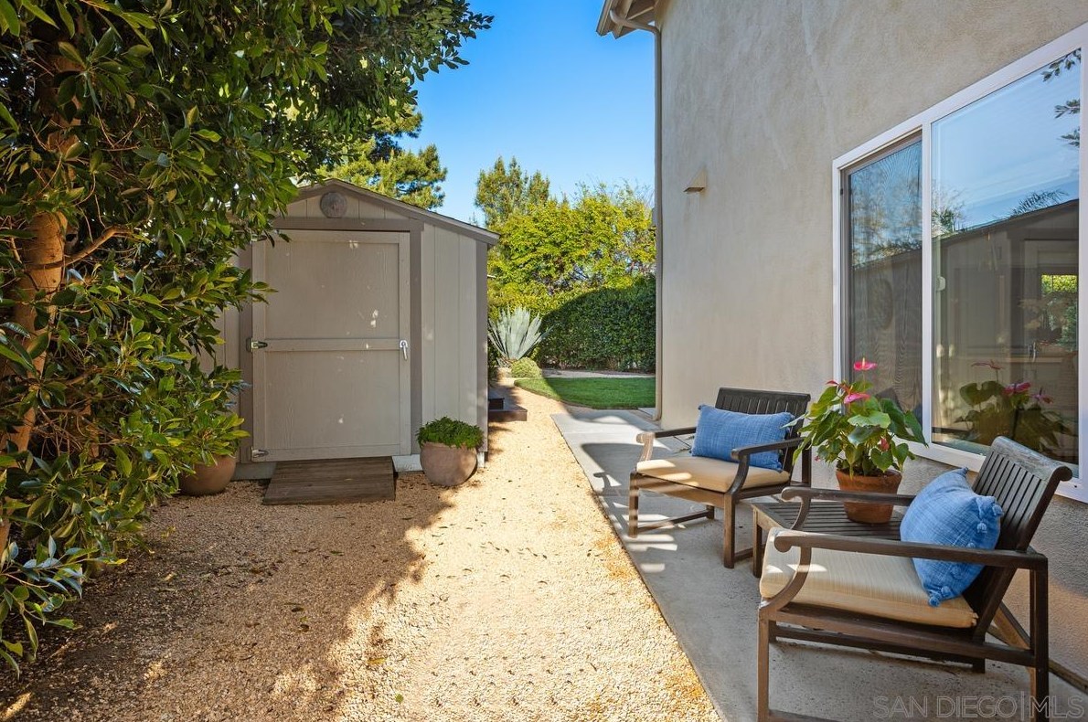 1876 Burnt Maple Way, Vista CA  92081-7357 exterior