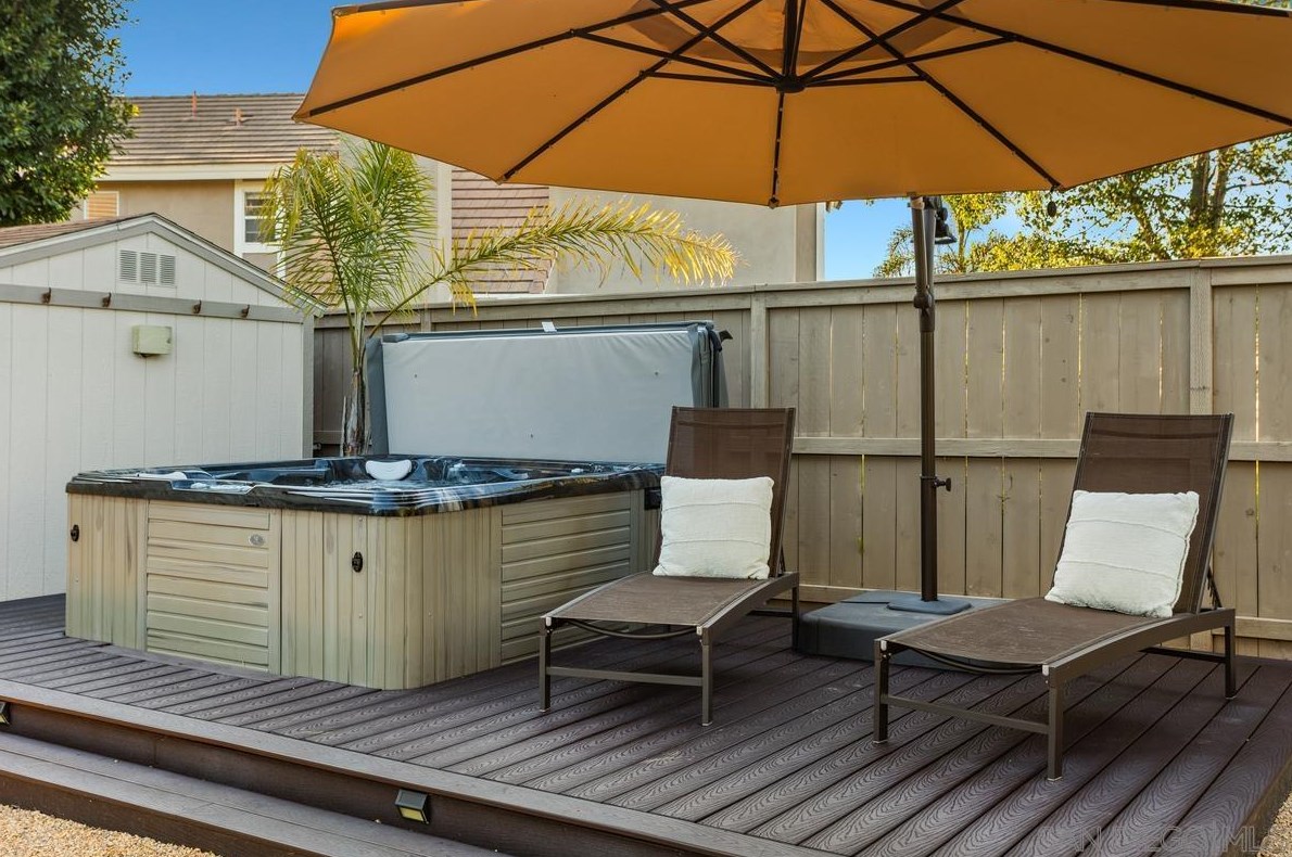 1876 Burnt Maple Way, Vista CA  92081-7357 exterior