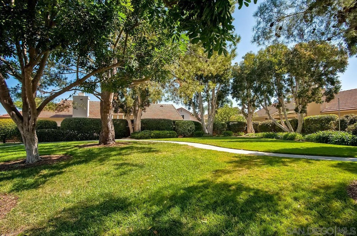 1876 Burnt Maple Way, Vista CA  92081-7357 exterior