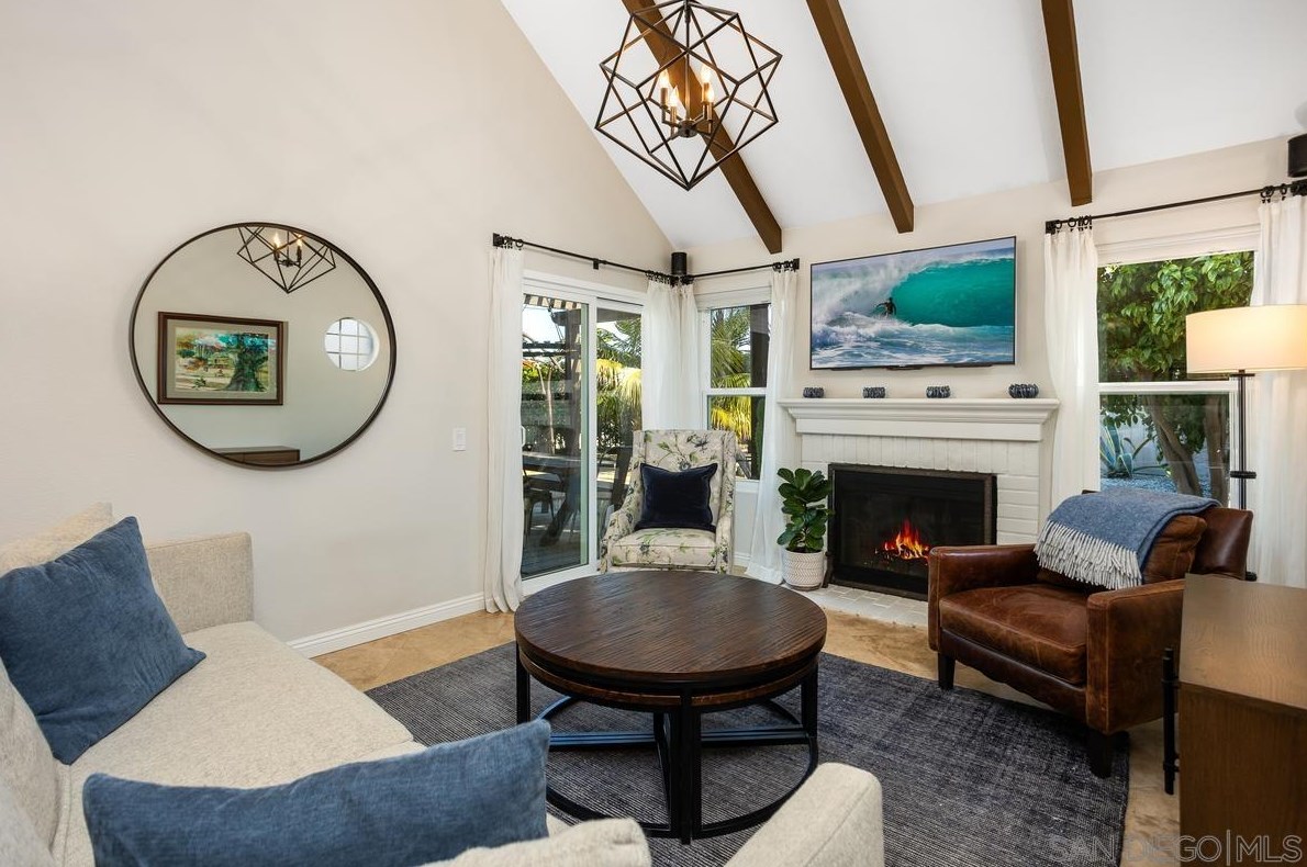 1876 Burnt Maple Way, Vista CA  92081-7357 exterior