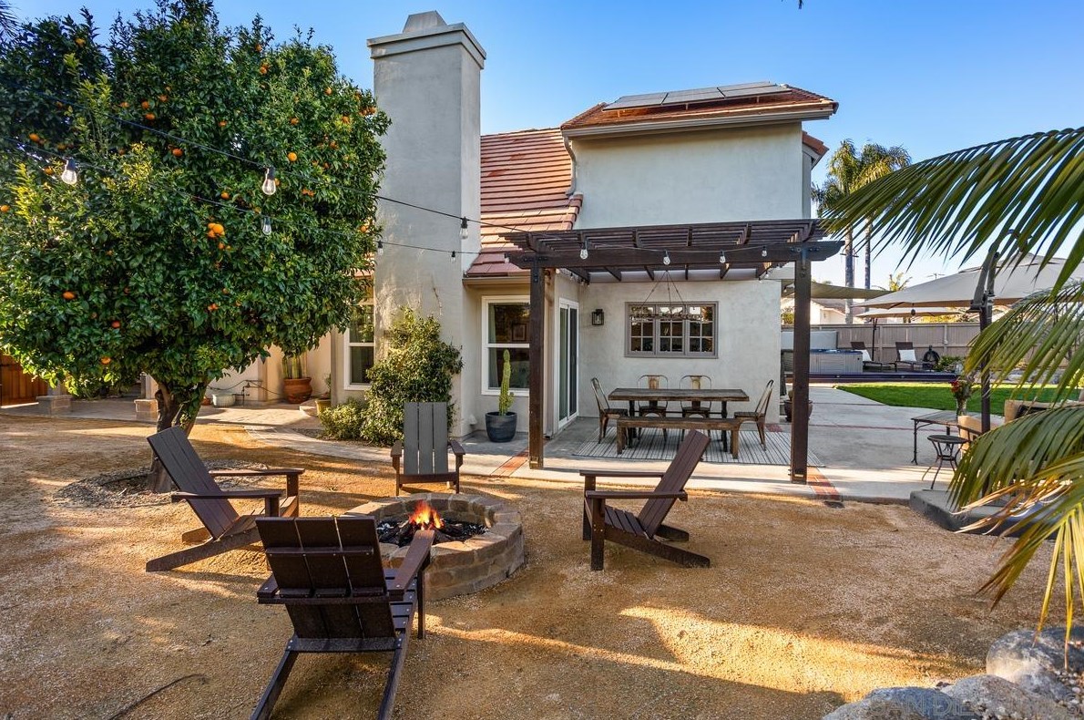 1876 Burnt Maple Way, Vista CA  92081-7357 exterior