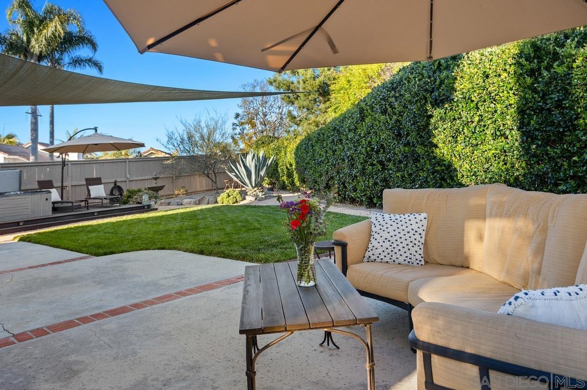 1876 Burnt Maple Way, Vista CA  92081-7357 exterior