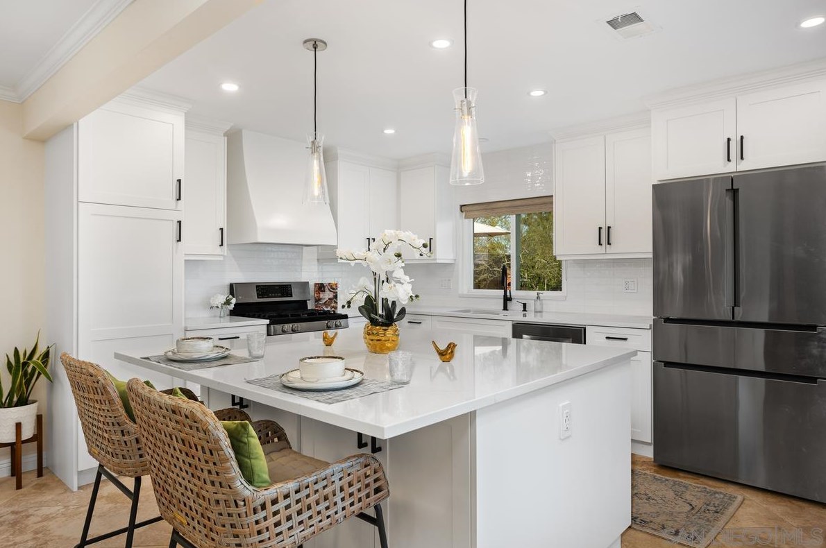 1876 Burnt Maple Way, Vista CA  92081-7357 exterior