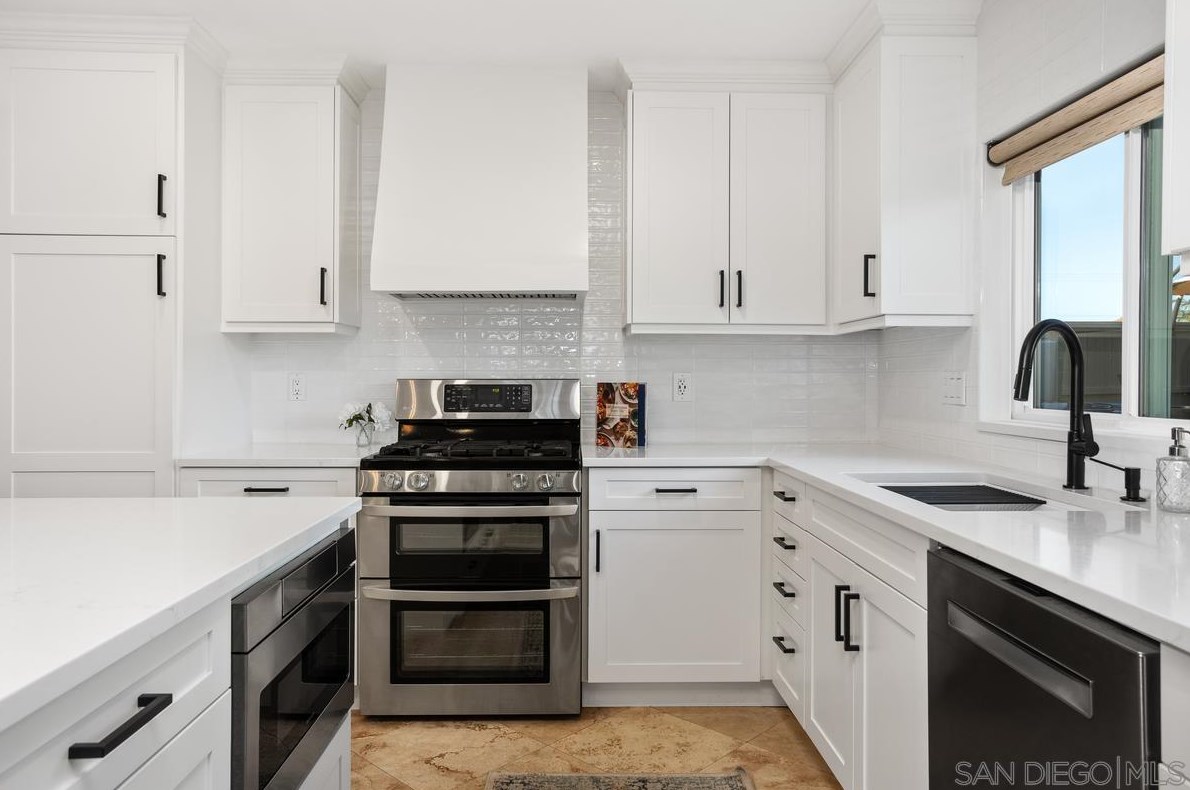 1876 Burnt Maple Way, Vista CA  92081-7357 exterior