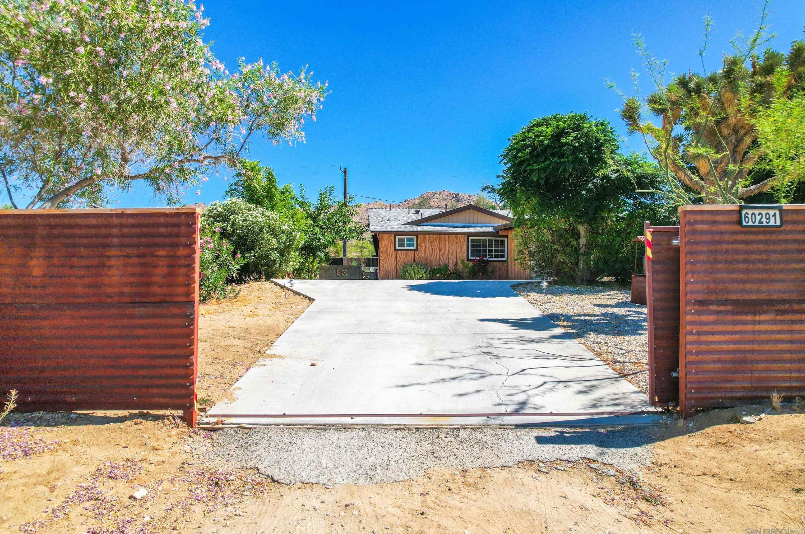 60291 Ln Mirada Trl, Joshua Tree CA 92252-2801 exterior