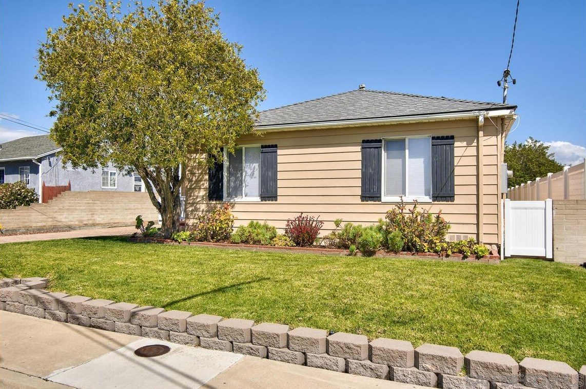 1935 39th St, San Diego, CA 92105-5605