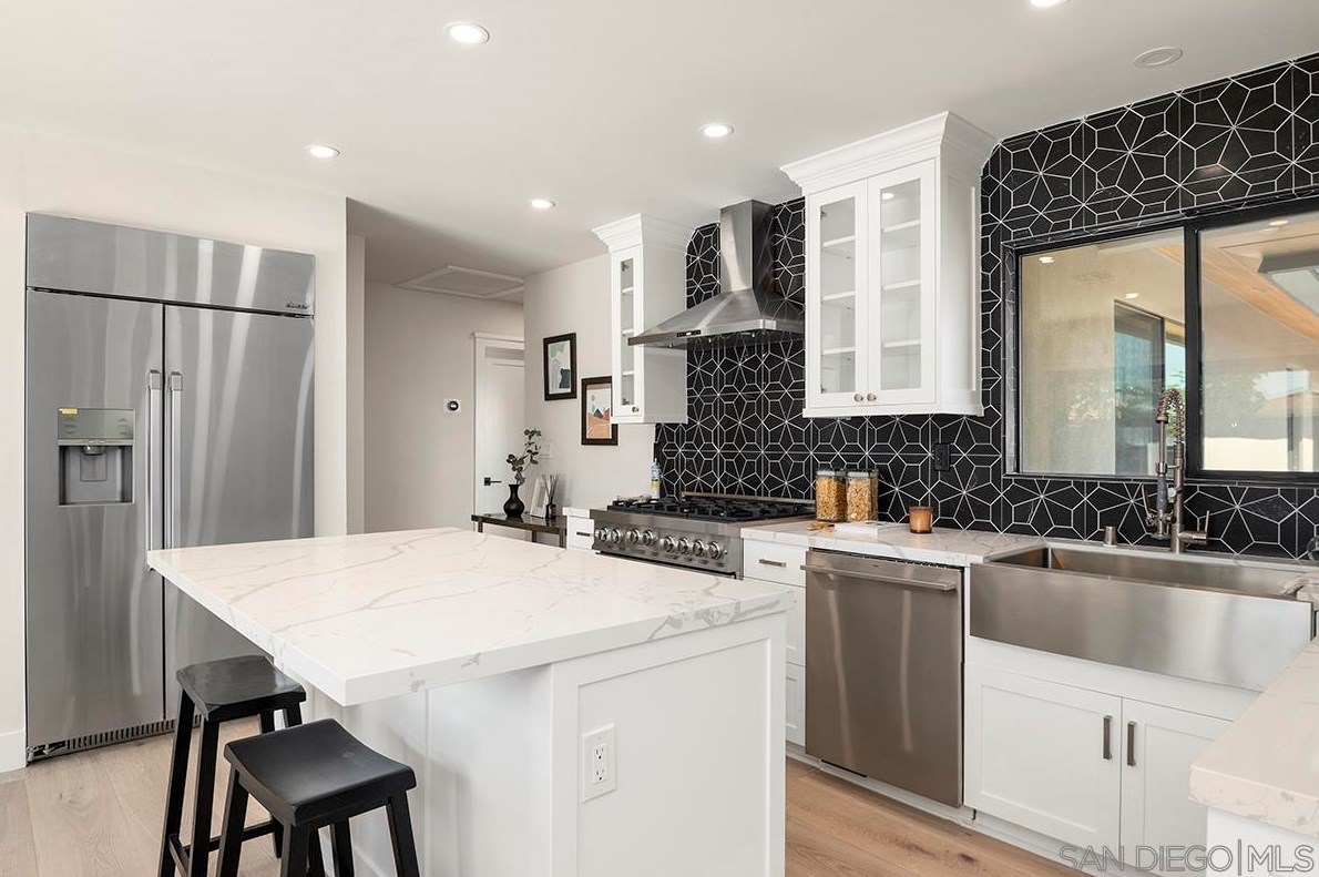 6038 Scripps St, San Diego CA  92122-3216 exterior