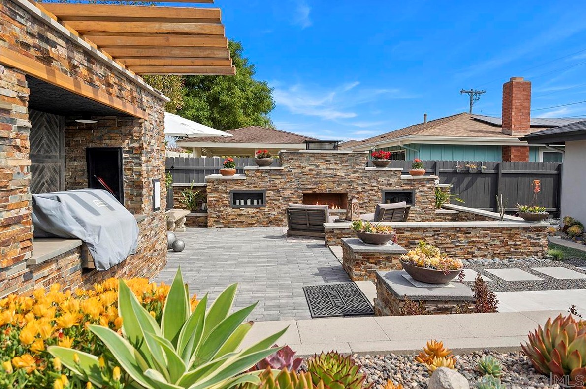 6038 Scripps St, San Diego CA  92122-3216 exterior