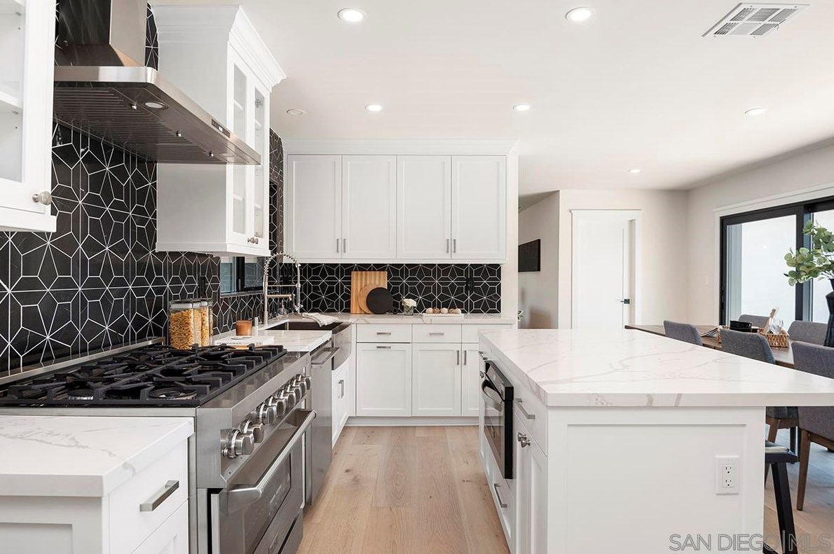 6038 Scripps St, San Diego CA  92122-3216 exterior