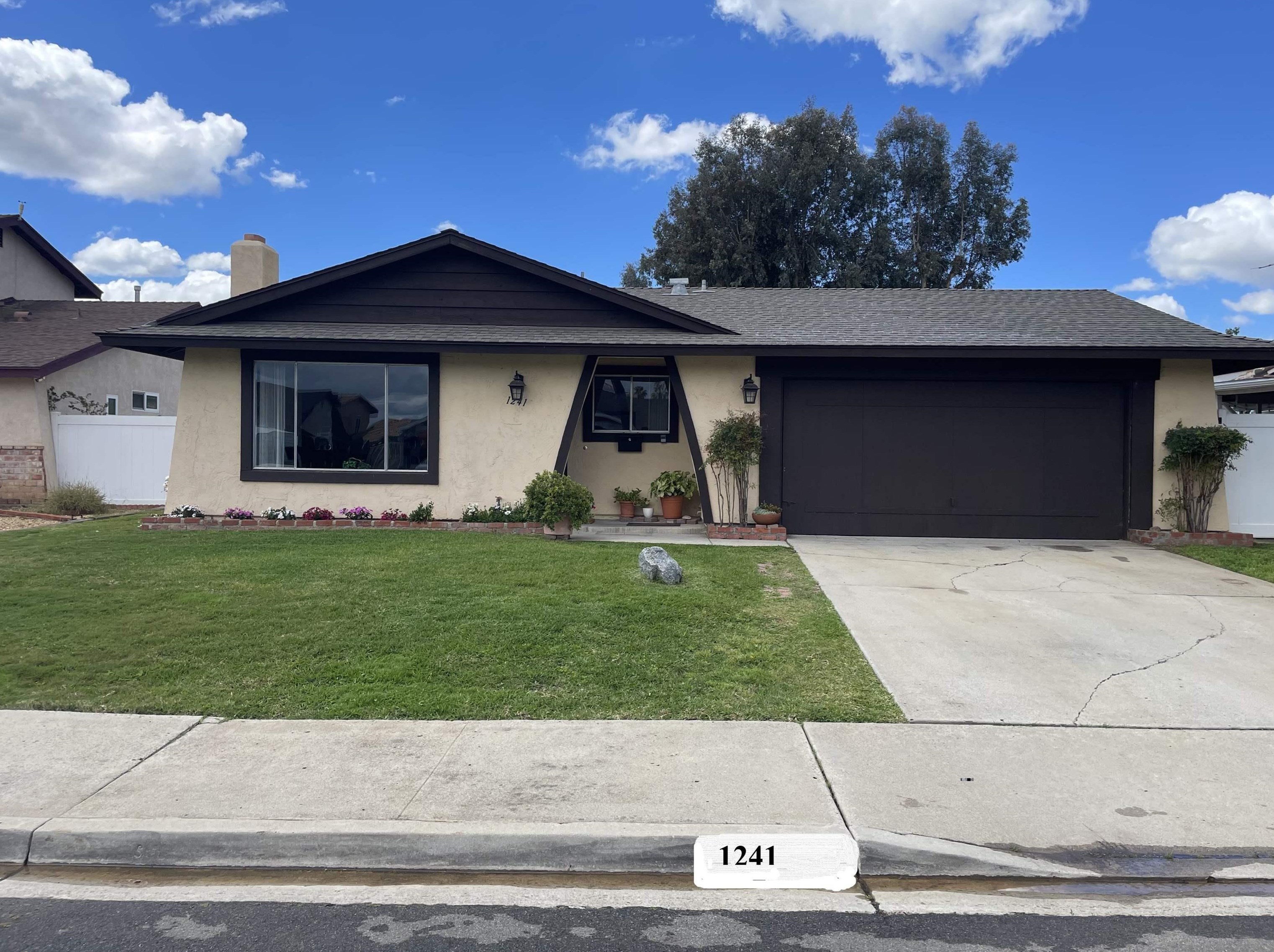 1241 Grape St, Escondido, CA 92026-2811