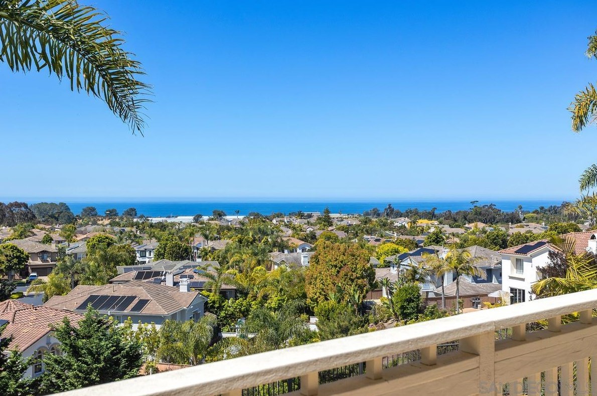 572 Lynwood Dr, Encinitas CA  92024-2387 exterior