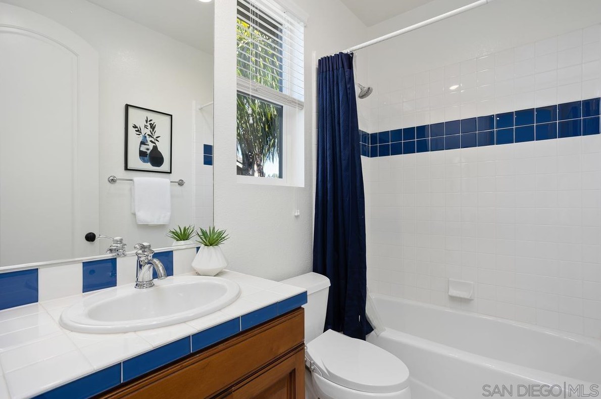 572 Lynwood Dr, Encinitas CA  92024-2387 exterior