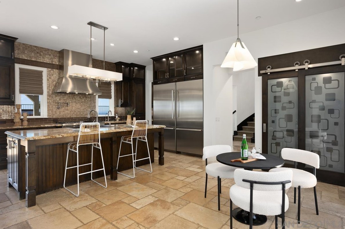 572 Lynwood Dr, Encinitas CA  92024-2387 exterior