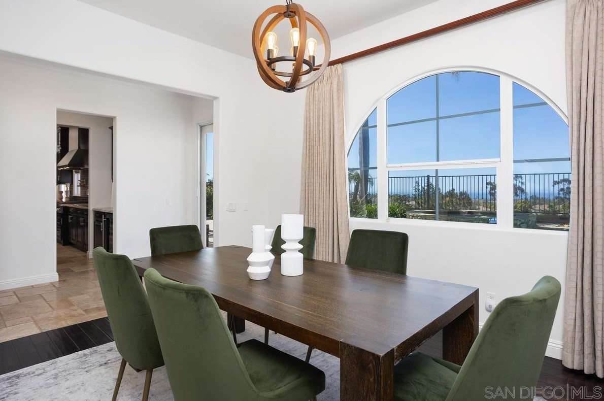 572 Lynwood Dr, Encinitas CA  92024-2387 exterior