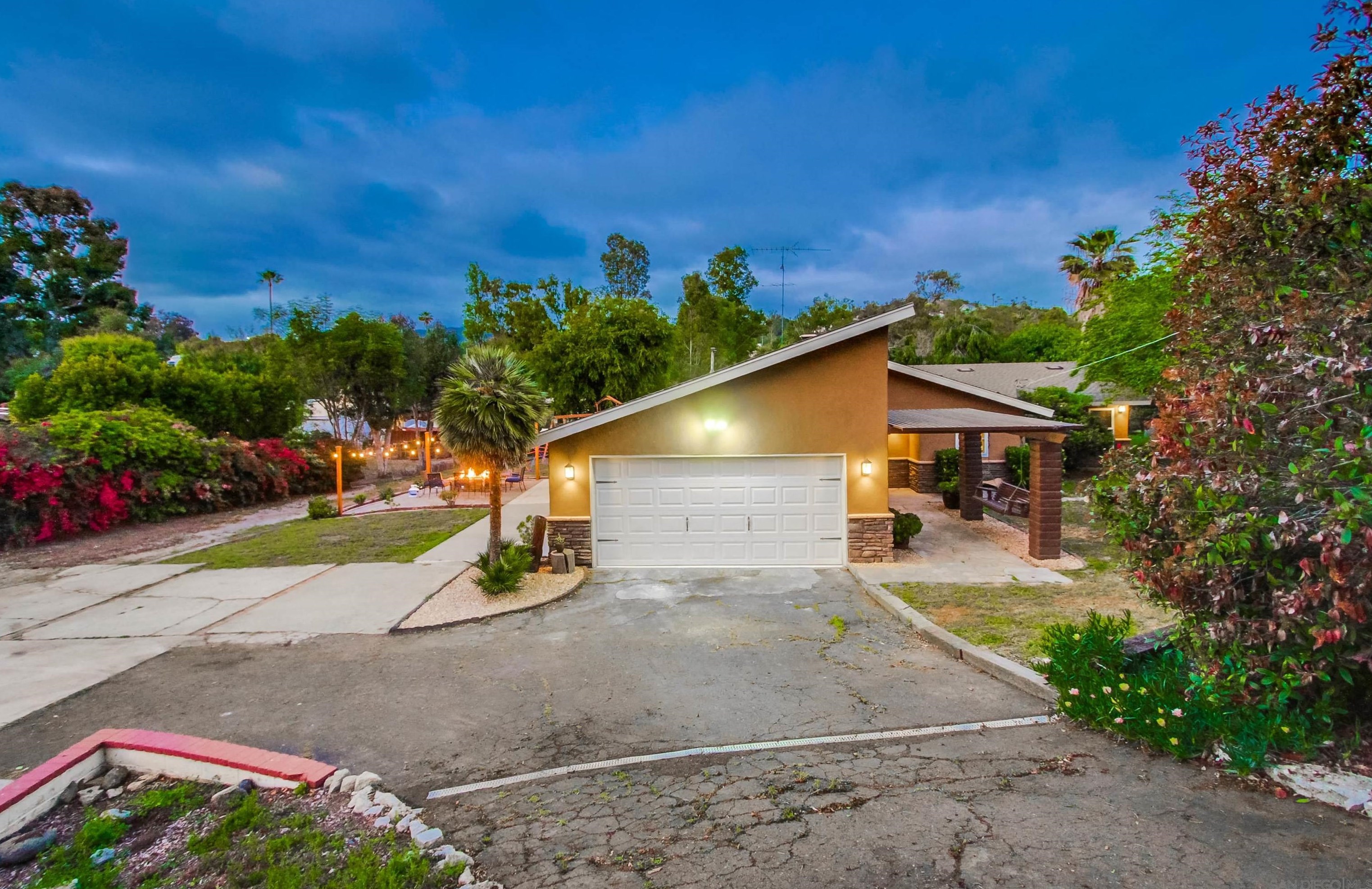 1566 La Vine Ln, Vista CA  92084-7268 exterior