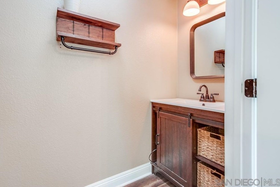 1566 La Vine Ln, Vista CA  92084-7268 exterior