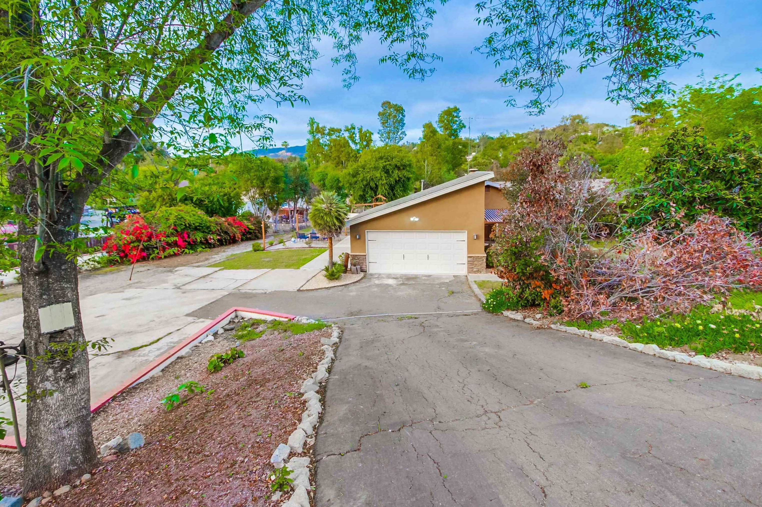 1566 La Vine Ln, Vista CA  92084-7268 exterior