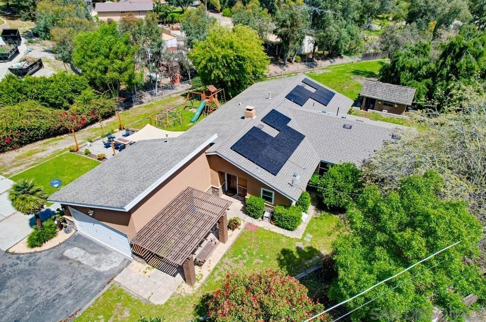 1566 La Vine Ln, Vista CA  92084-7268 exterior