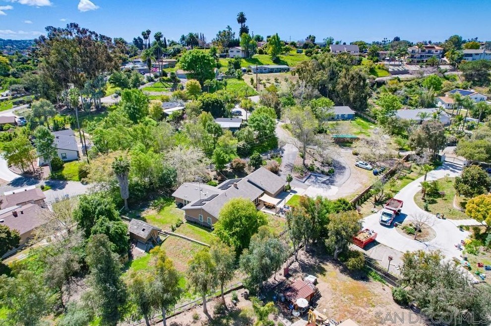 1566 La Vine Ln, Vista CA  92084-7268 exterior