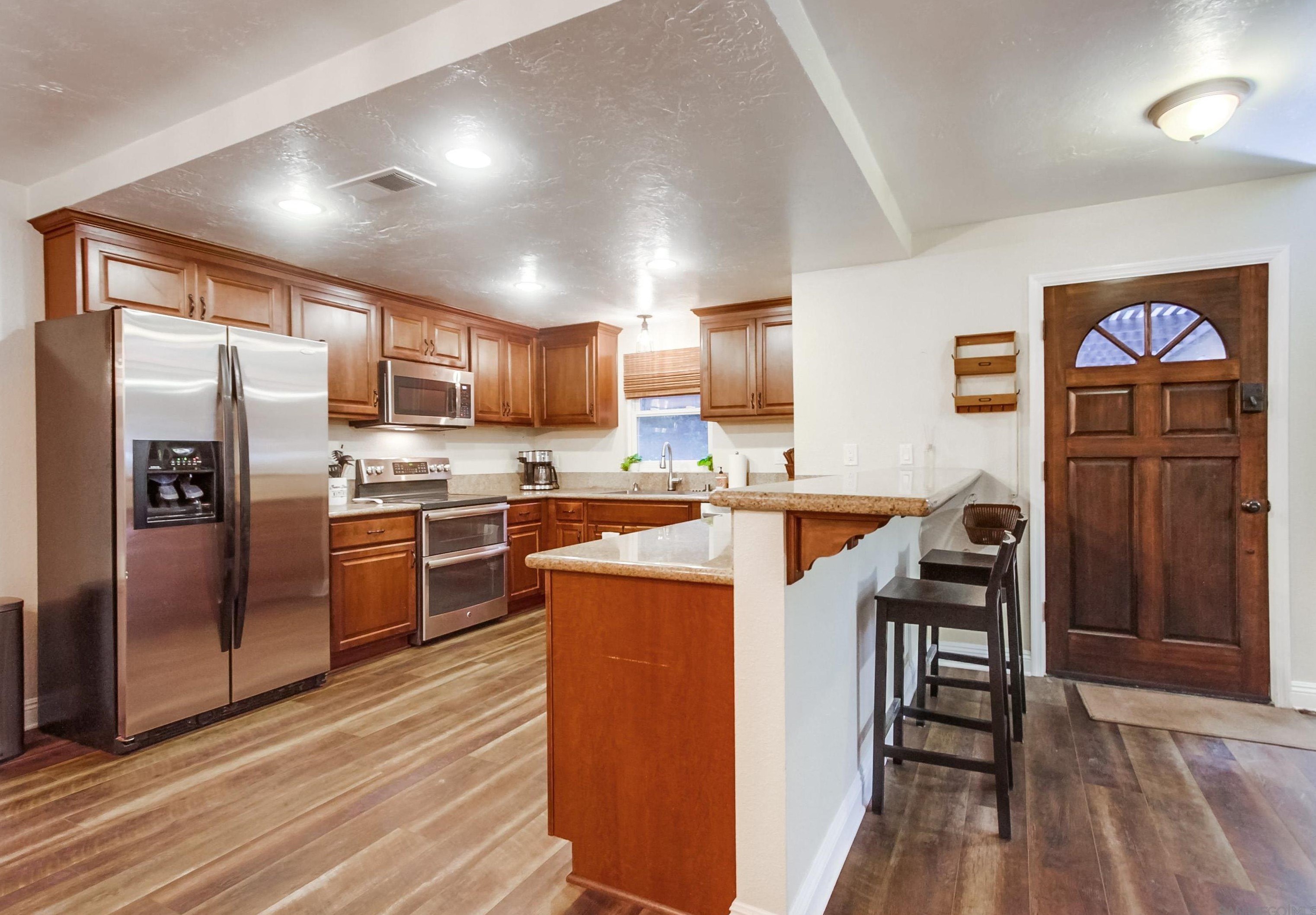 1566 La Vine Ln, Vista CA  92084-7268 exterior