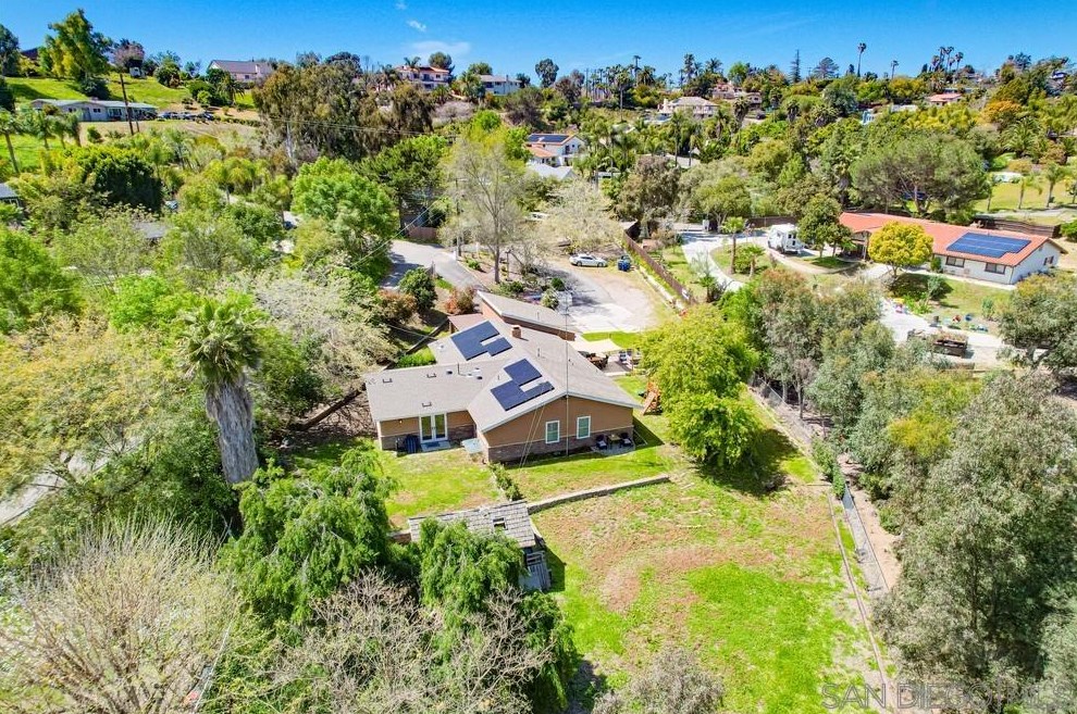 1566 La Vine Ln, Vista CA  92084-7268 exterior