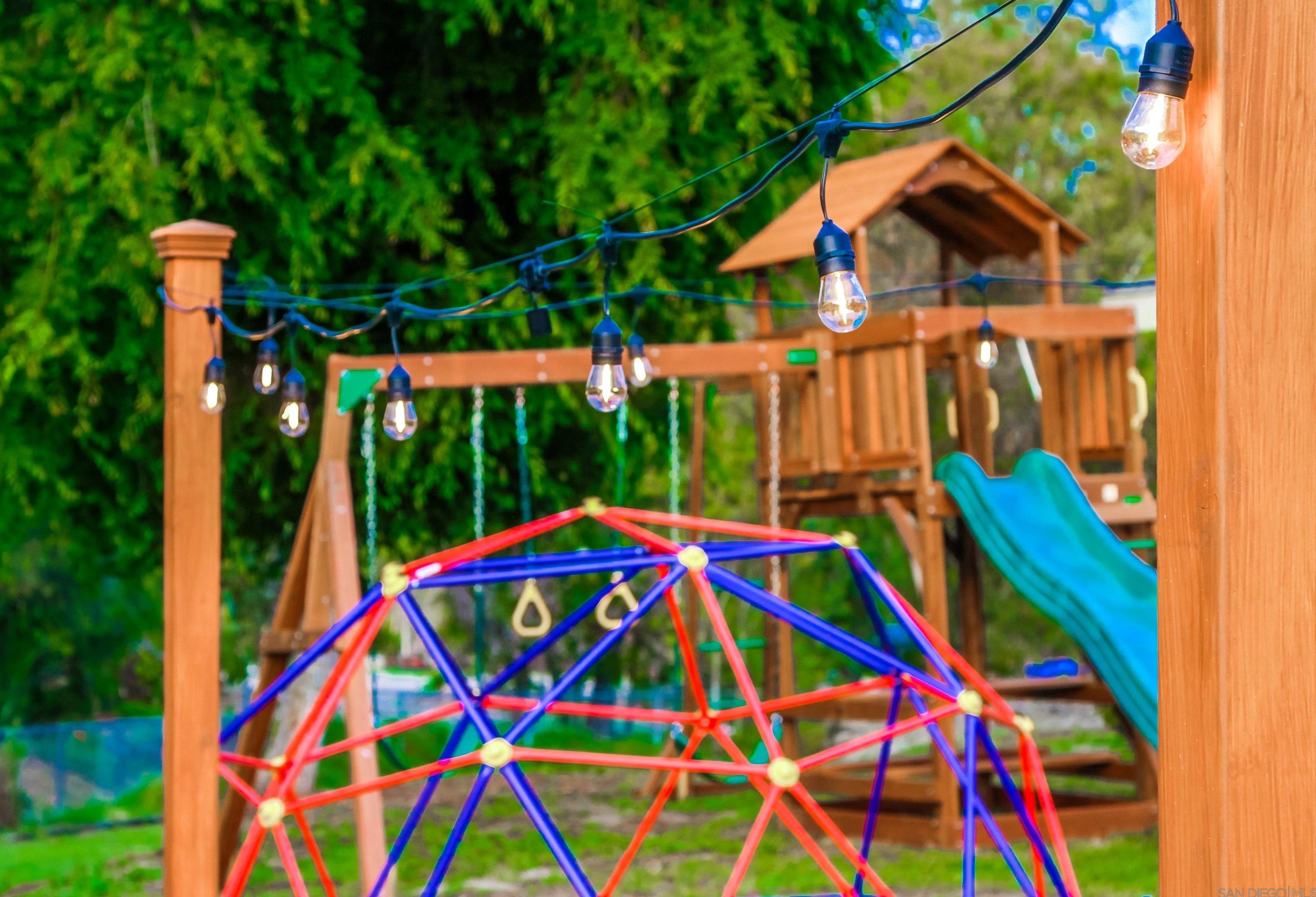 1566 La Vine Ln, Vista CA  92084-7268 exterior