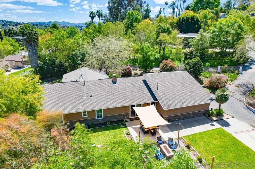 1566 La Vine Ln, Vista CA  92084-7268 exterior
