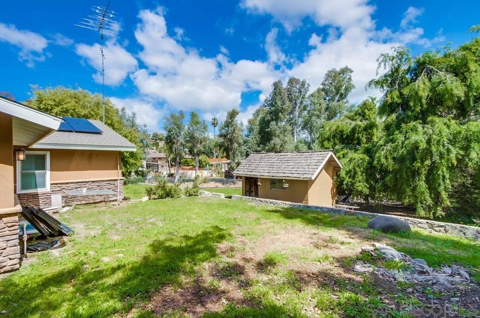 1566 La Vine Ln, Vista CA  92084-7268 exterior