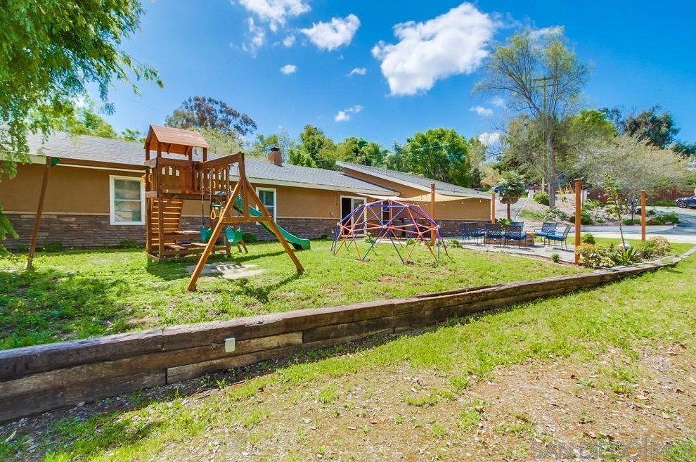 1566 La Vine Ln, Vista CA  92084-7268 exterior