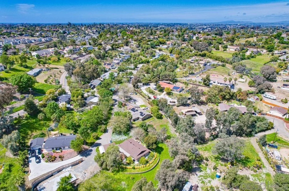 1566 La Vine Ln, Vista CA  92084-7268 exterior