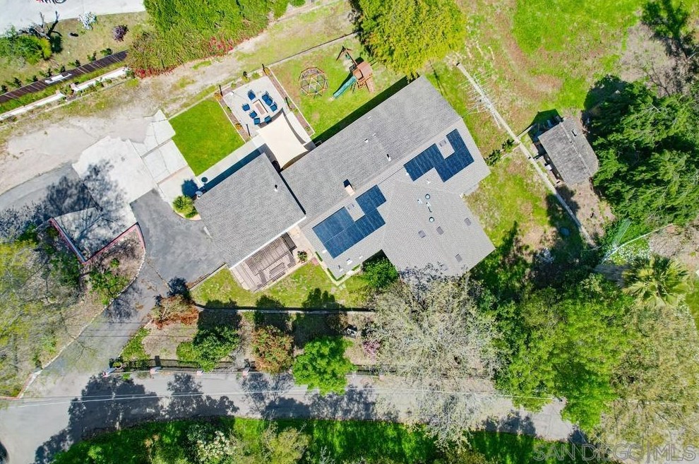 1566 La Vine Ln, Vista CA  92084-7268 exterior