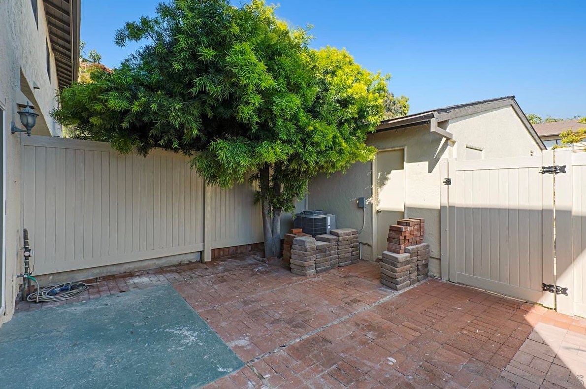 3311 Fairlomas Rd, National City CA  91950-8211 exterior