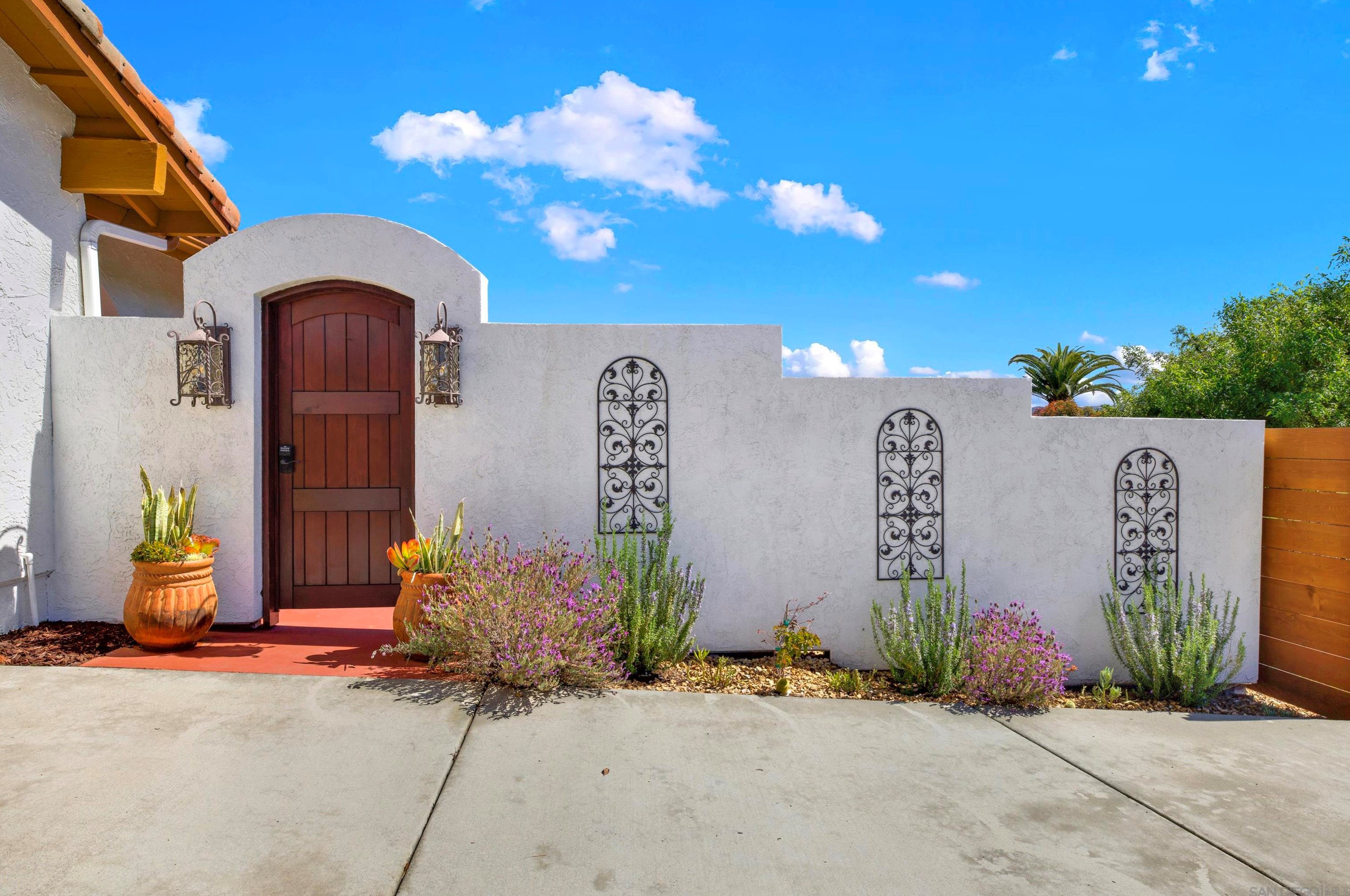 704 Idaho Ave, Escondido, CA 92025-6305