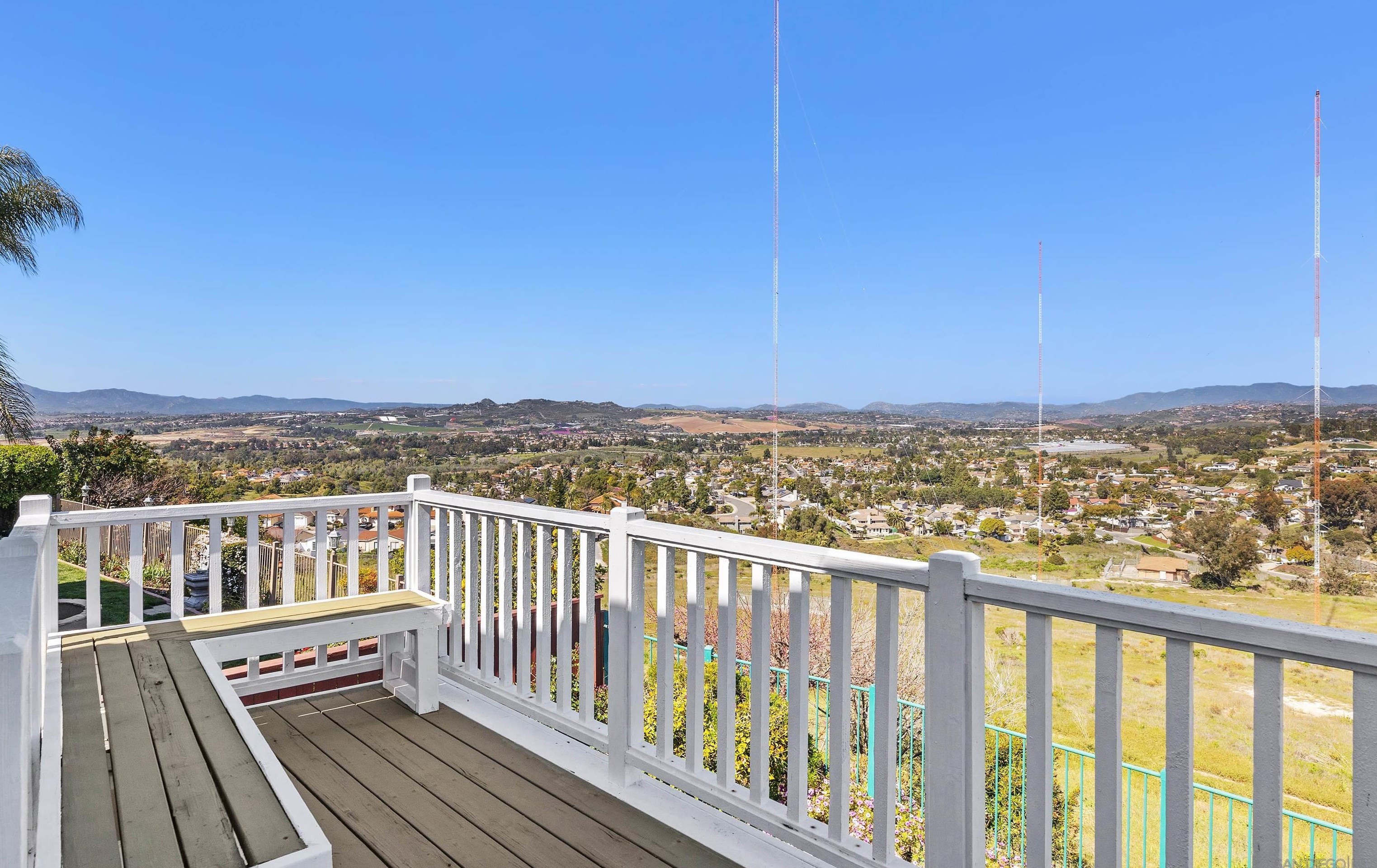 5213 Palmera Dr, Oceanside CA  92056-2117 exterior