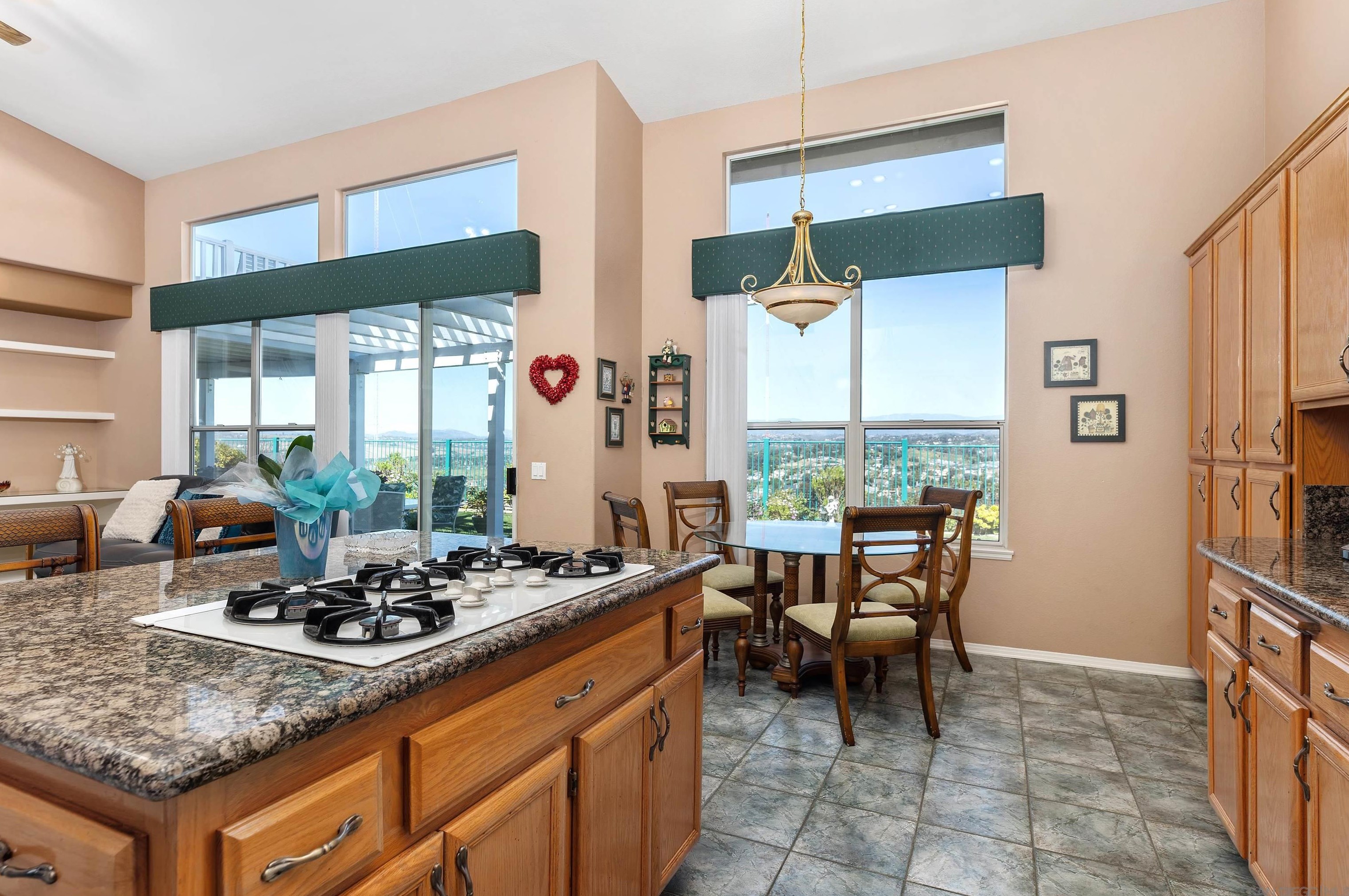 5213 Palmera Dr, Oceanside CA  92056-2117 exterior