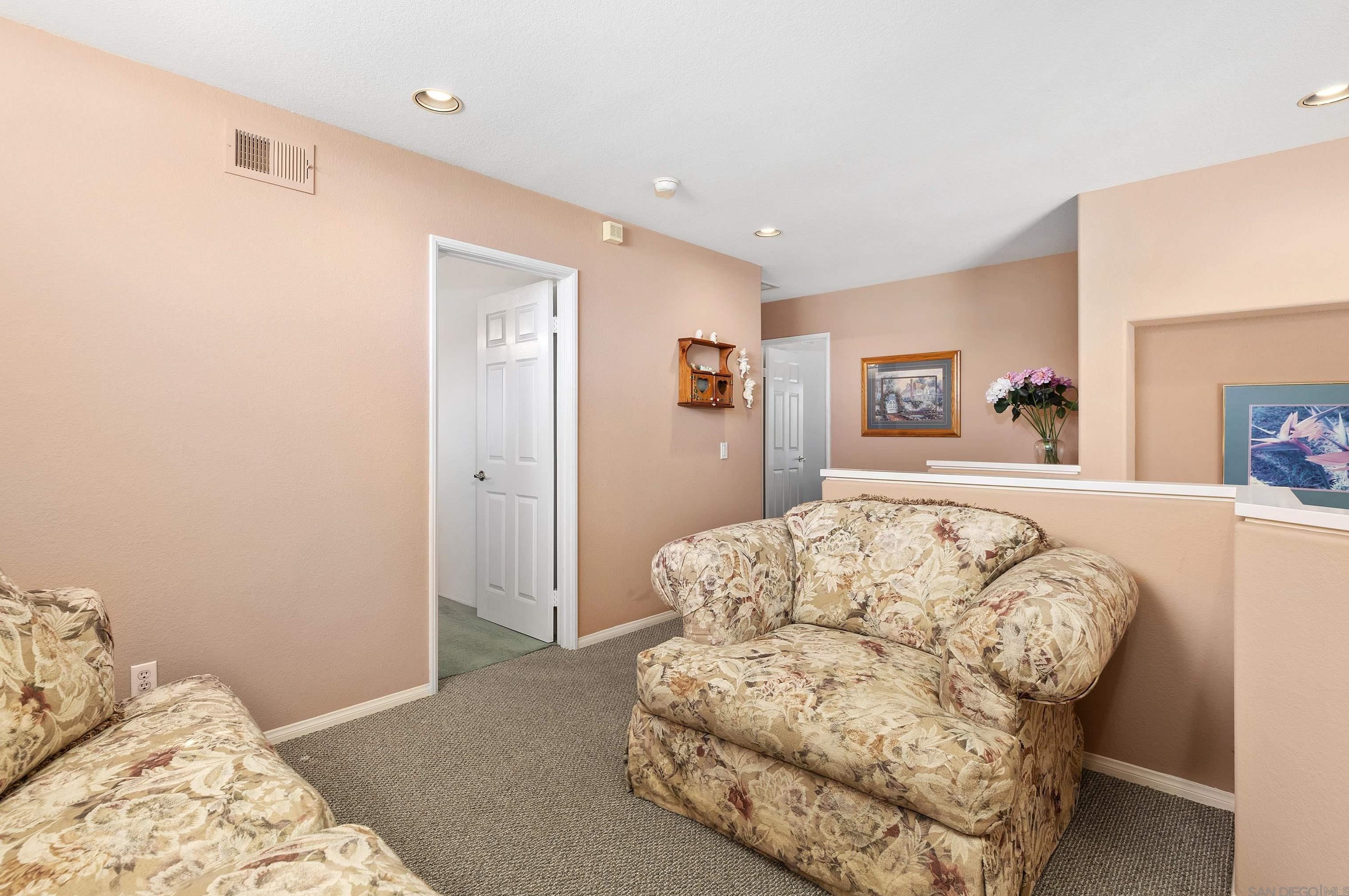 5213 Palmera Dr, Oceanside CA  92056-2117 exterior