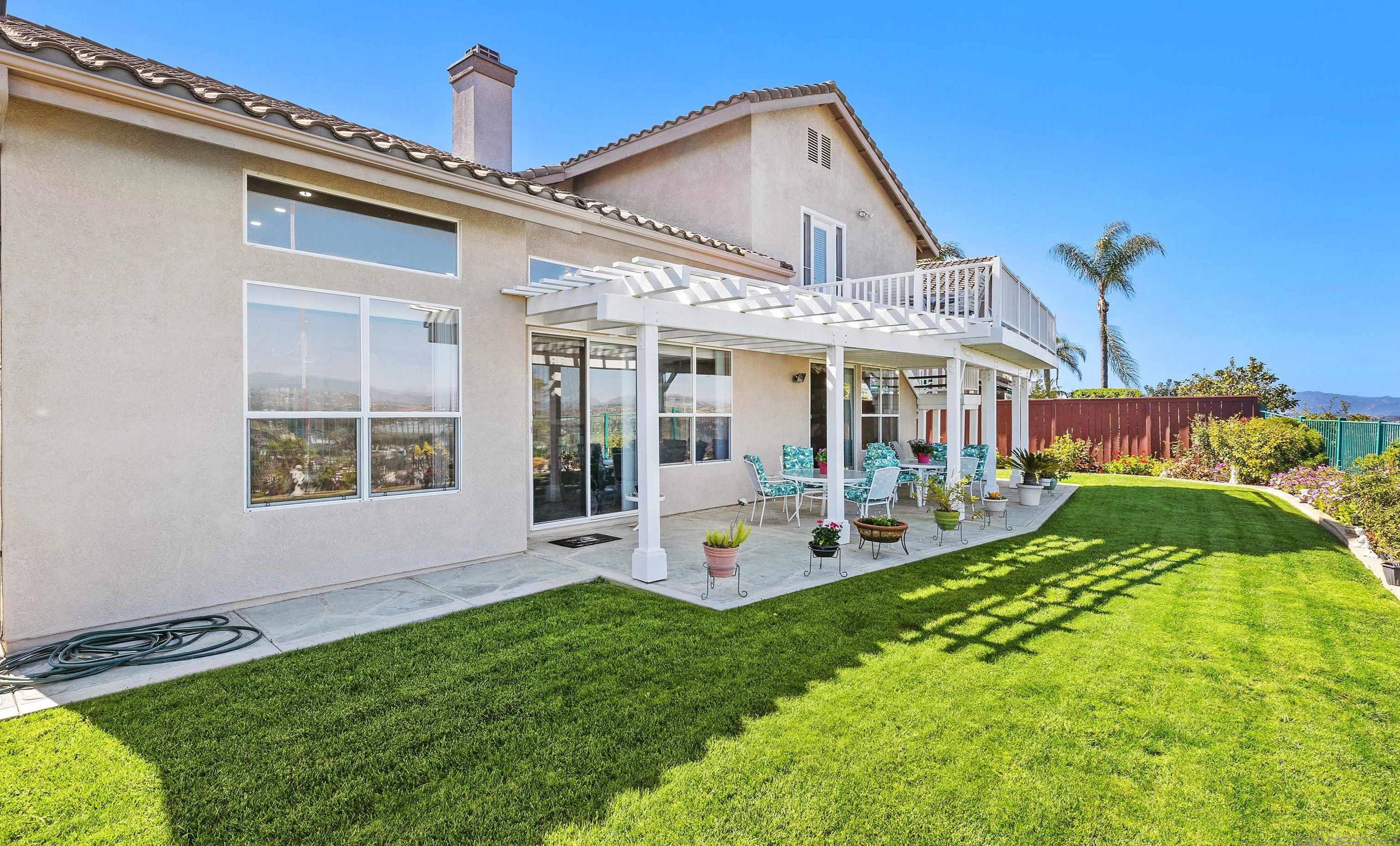 5213 Palmera Dr, Oceanside CA  92056-2117 exterior