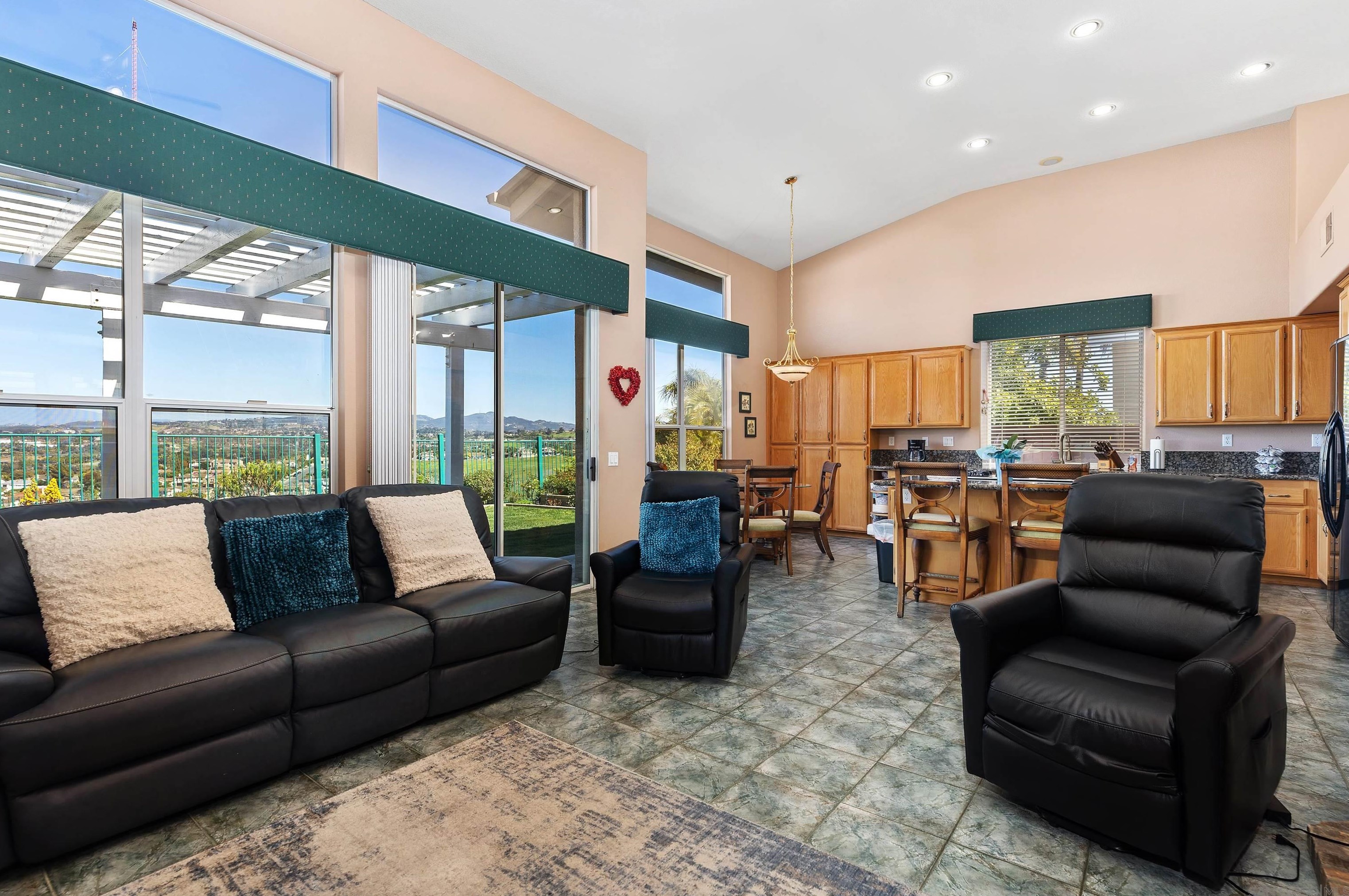 5213 Palmera Dr, Oceanside CA  92056-2117 exterior