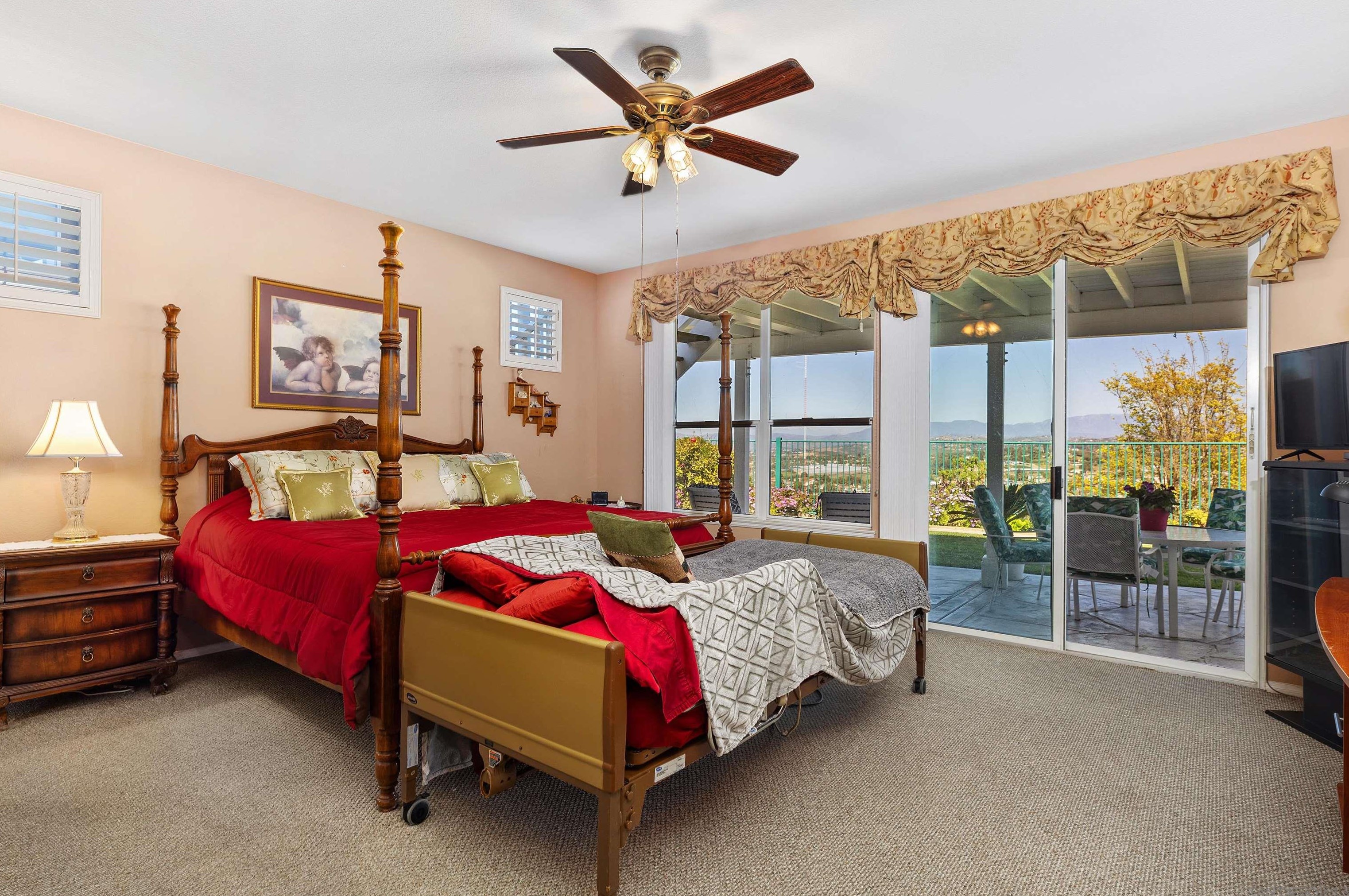 5213 Palmera Dr, Oceanside CA  92056-2117 exterior