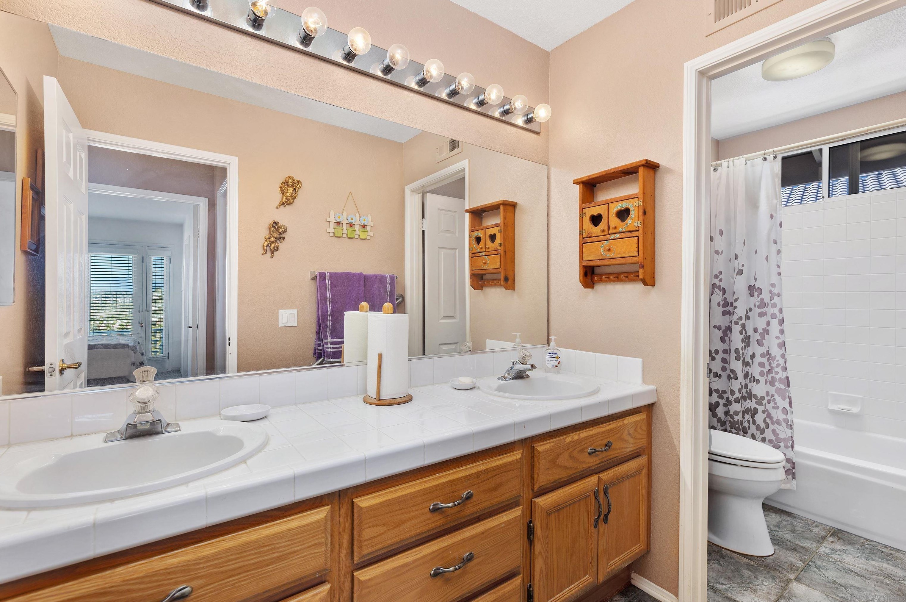 5213 Palmera Dr, Oceanside CA  92056-2117 exterior