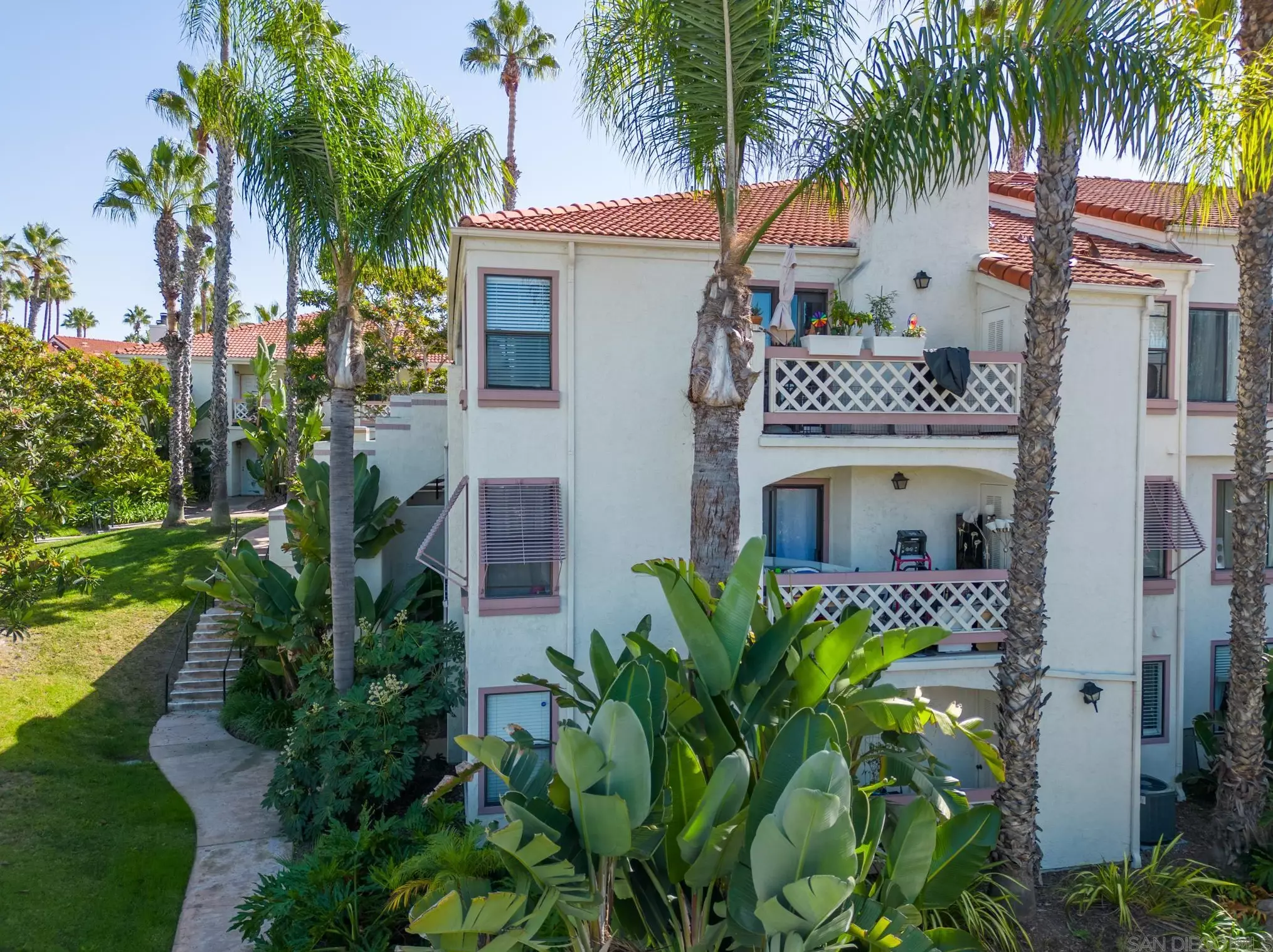 9352 Twin Trails Dr, San Diego CA  92129-2683 exterior