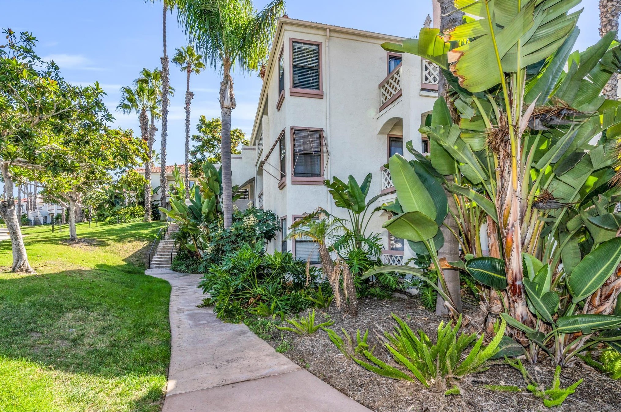 9352 Twin Trails Dr 202, San Diego, CA 92129