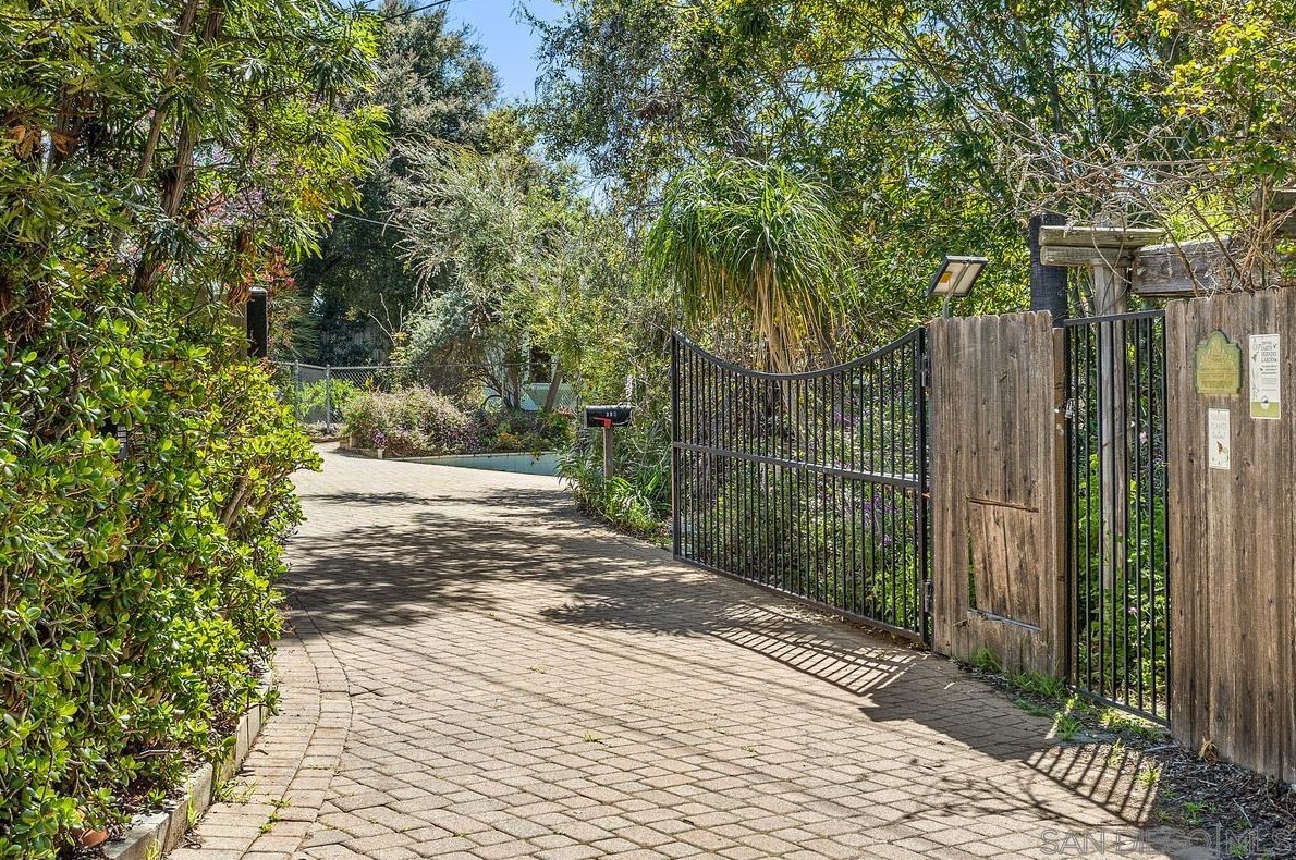 390 Vista Del Indio, Fallbrook, CA 92028-2548