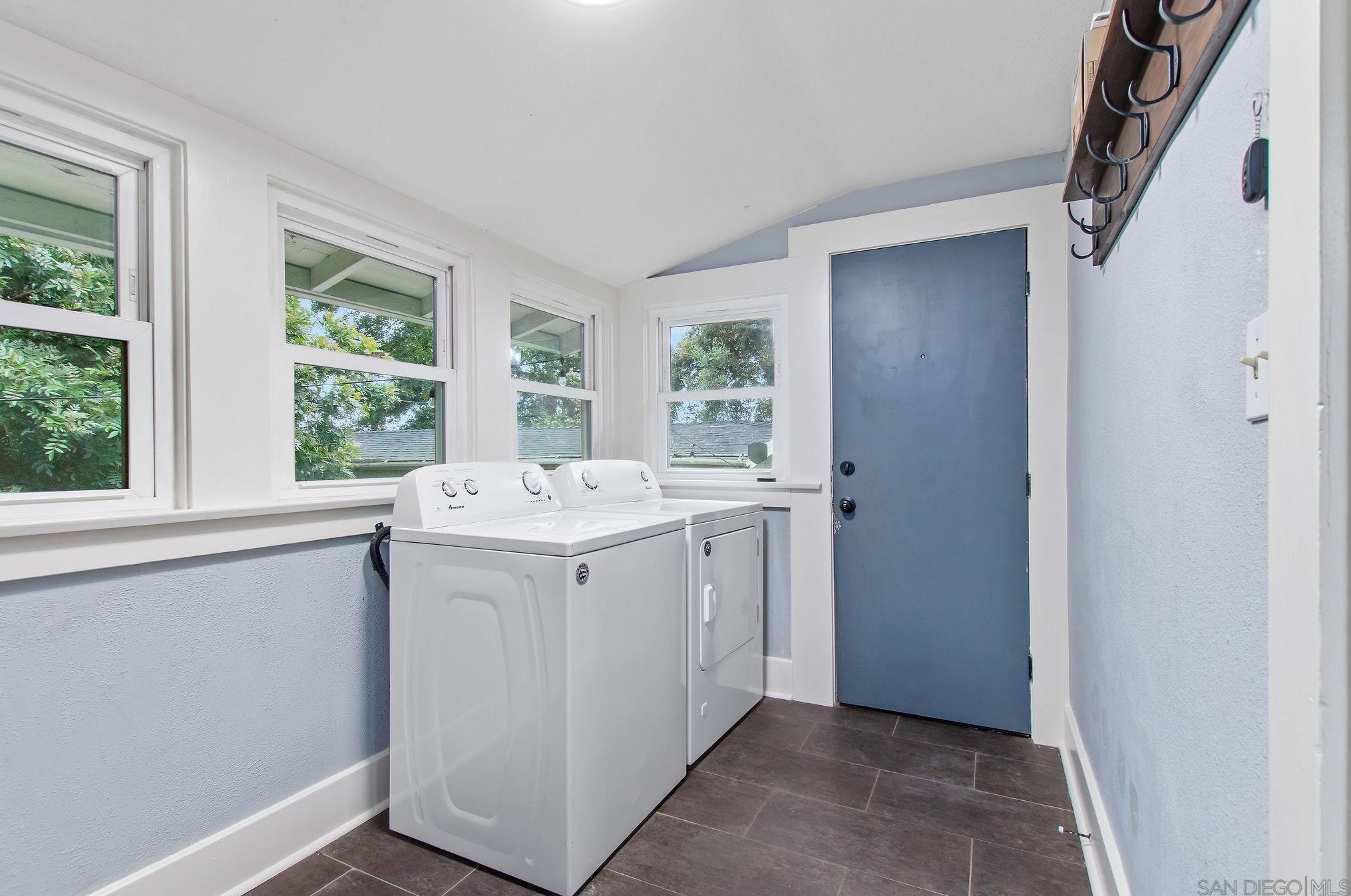 2315 Wightman St, San Diego CA 92104-3147 exterior