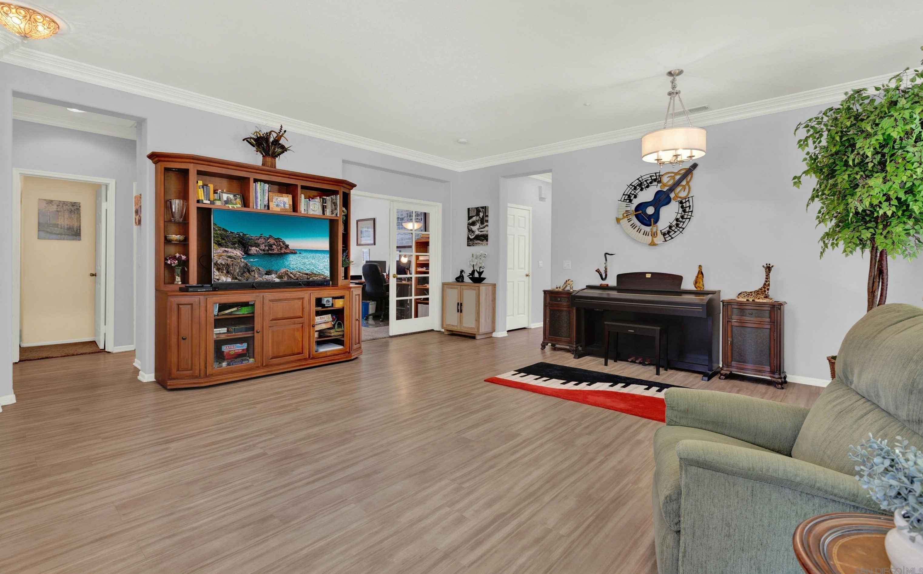 2346 Fallbrook Pl, Escondido, CA 92027