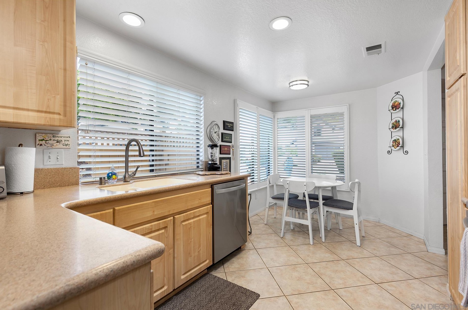 6465 Caminito Listo, San Diego CA 92111-6859 exterior