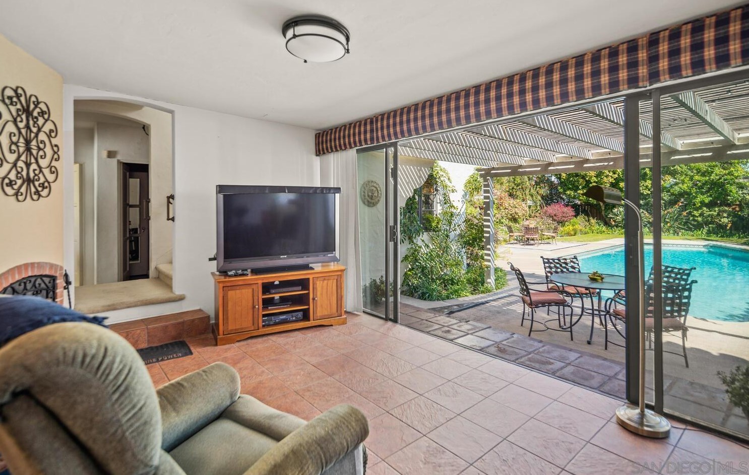 671 Alameda Blvd, San Diego CA 92118-2014 exterior