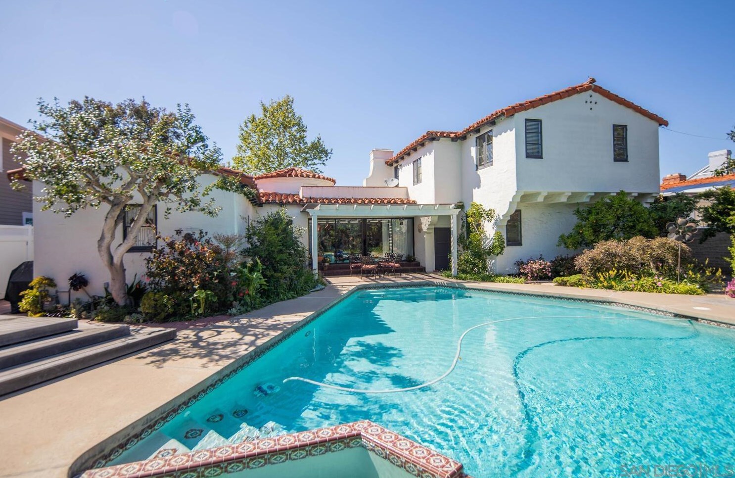 671 Alameda Blvd, San Diego CA 92118-2014 exterior